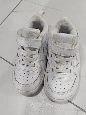 Nike White Toddler Hook-and-Loop Athletic Sneakers